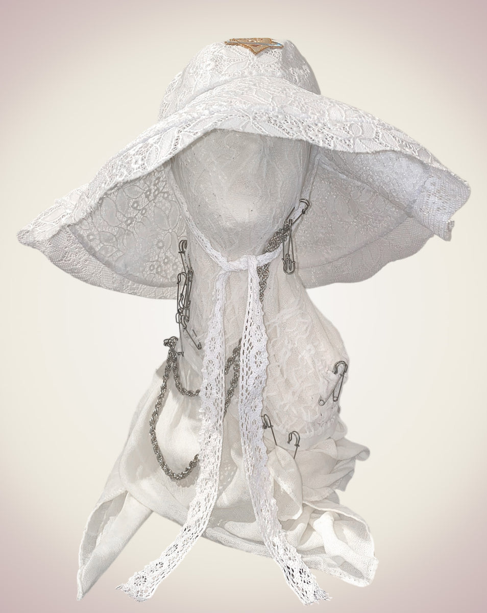 QUEEN HAT-WHITE – KOBINAI