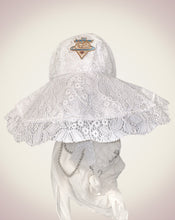 画像をギャラリービューアに読み込む, QUEEN HAT-WHITE
