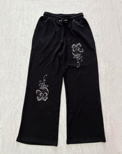 Load image into Gallery viewer, Flower loose Pants-Black
